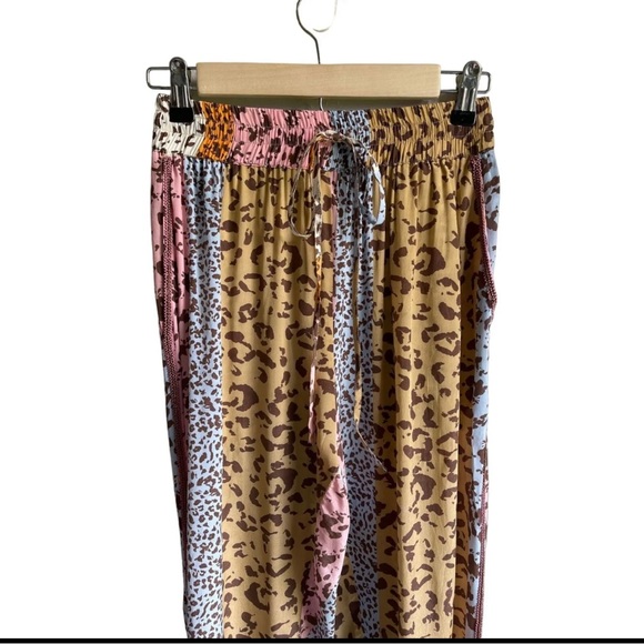TAJ by Sabrina Crippa Animal Cheetah Leopard Print Jogger Pants Size Medium - Picture 2 of 8